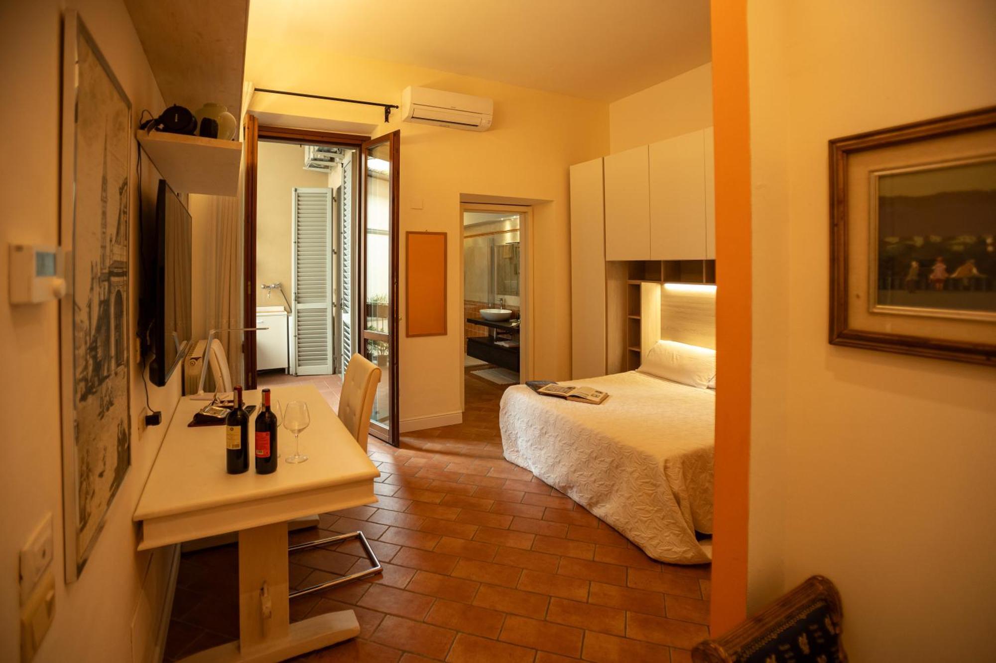 Indipendent Studio Apartment With Terrace - Parking Florencja Zewnętrze zdjęcie